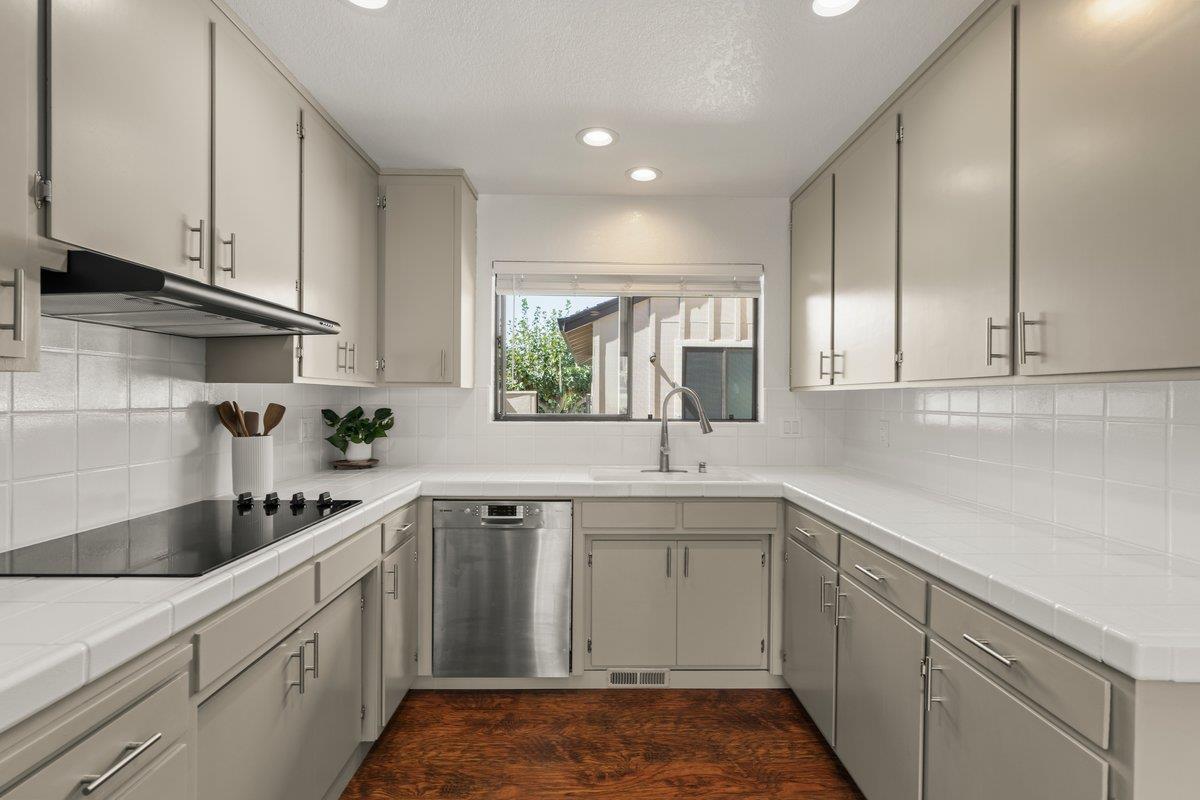 Detail Gallery Image 4 of 32 For 280 Joes Ln, Hollister,  CA 95023 - 2 Beds | 2/1 Baths