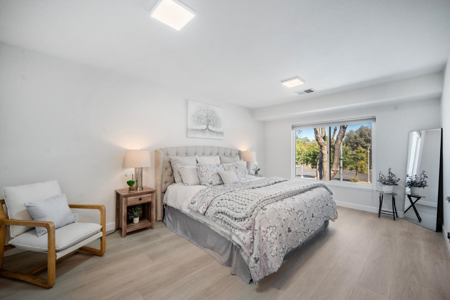 Detail Gallery Image 13 of 28 For 945 Oak Park Dr, Morgan Hill,  CA 95037 - 3 Beds | 2/1 Baths