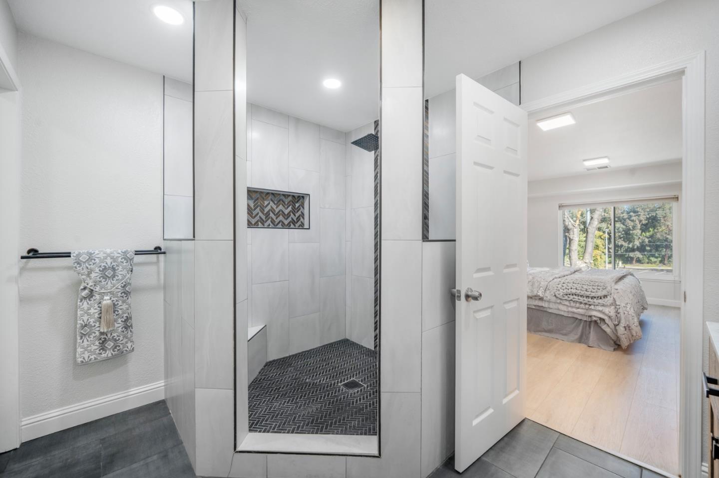 Detail Gallery Image 15 of 28 For 945 Oak Park Dr, Morgan Hill,  CA 95037 - 3 Beds | 2/1 Baths