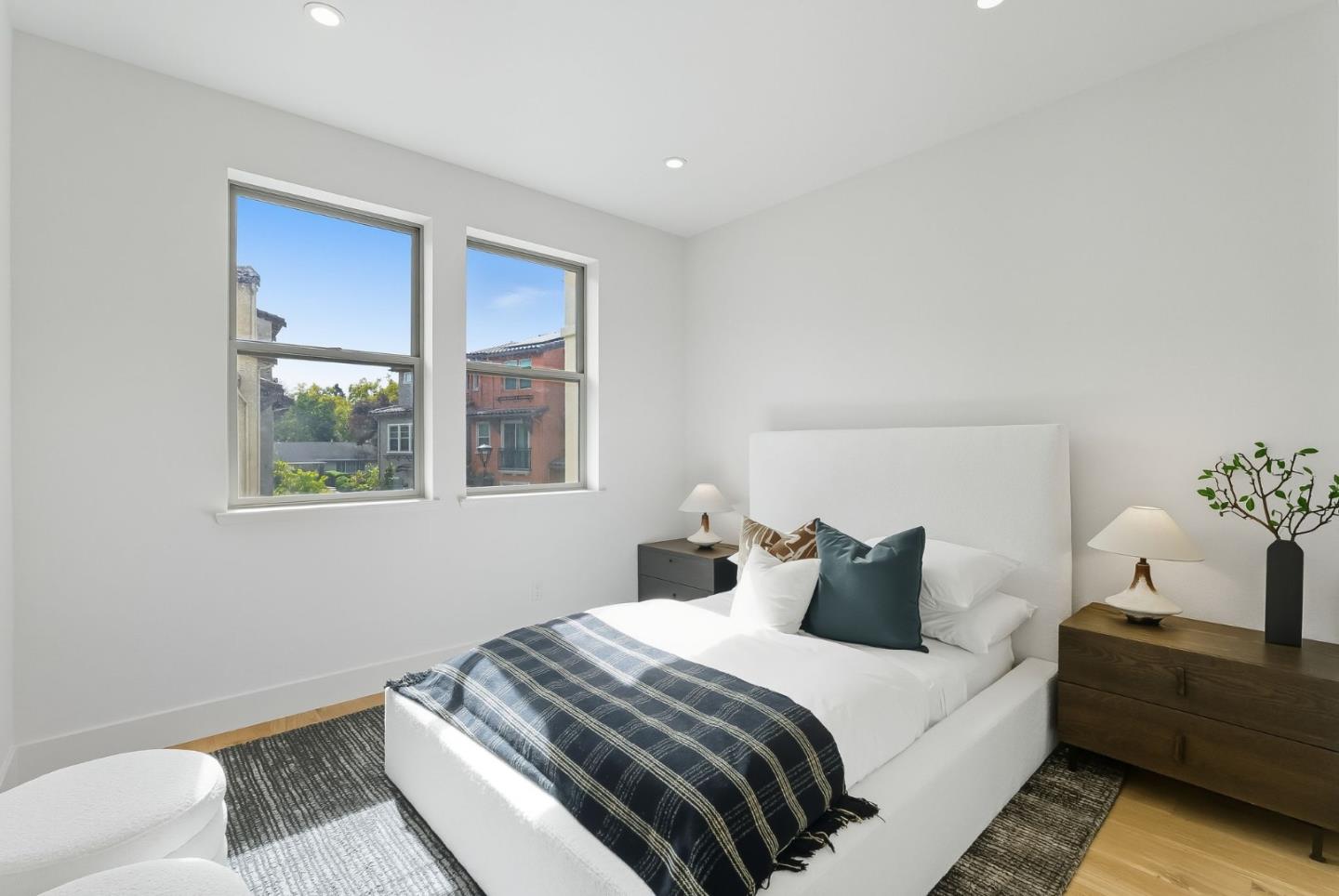 Detail Gallery Image 12 of 27 For 1387 W Middlefield Rd, Mountain View,  CA 94043 - 3 Beds | 3 Baths