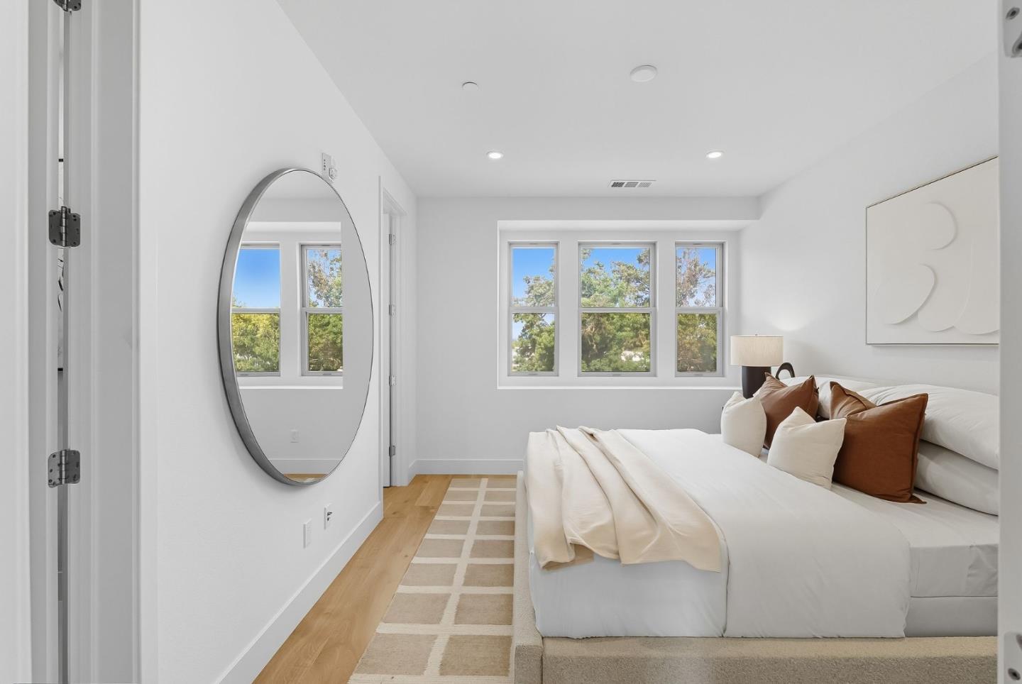 Detail Gallery Image 15 of 27 For 1387 W Middlefield Rd, Mountain View,  CA 94043 - 3 Beds | 3 Baths