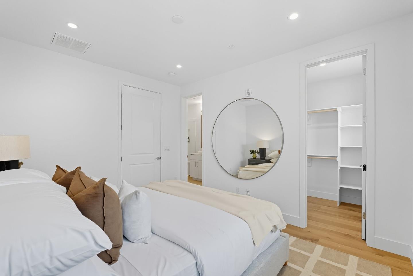 Detail Gallery Image 16 of 27 For 1387 W Middlefield Rd, Mountain View,  CA 94043 - 3 Beds | 3 Baths