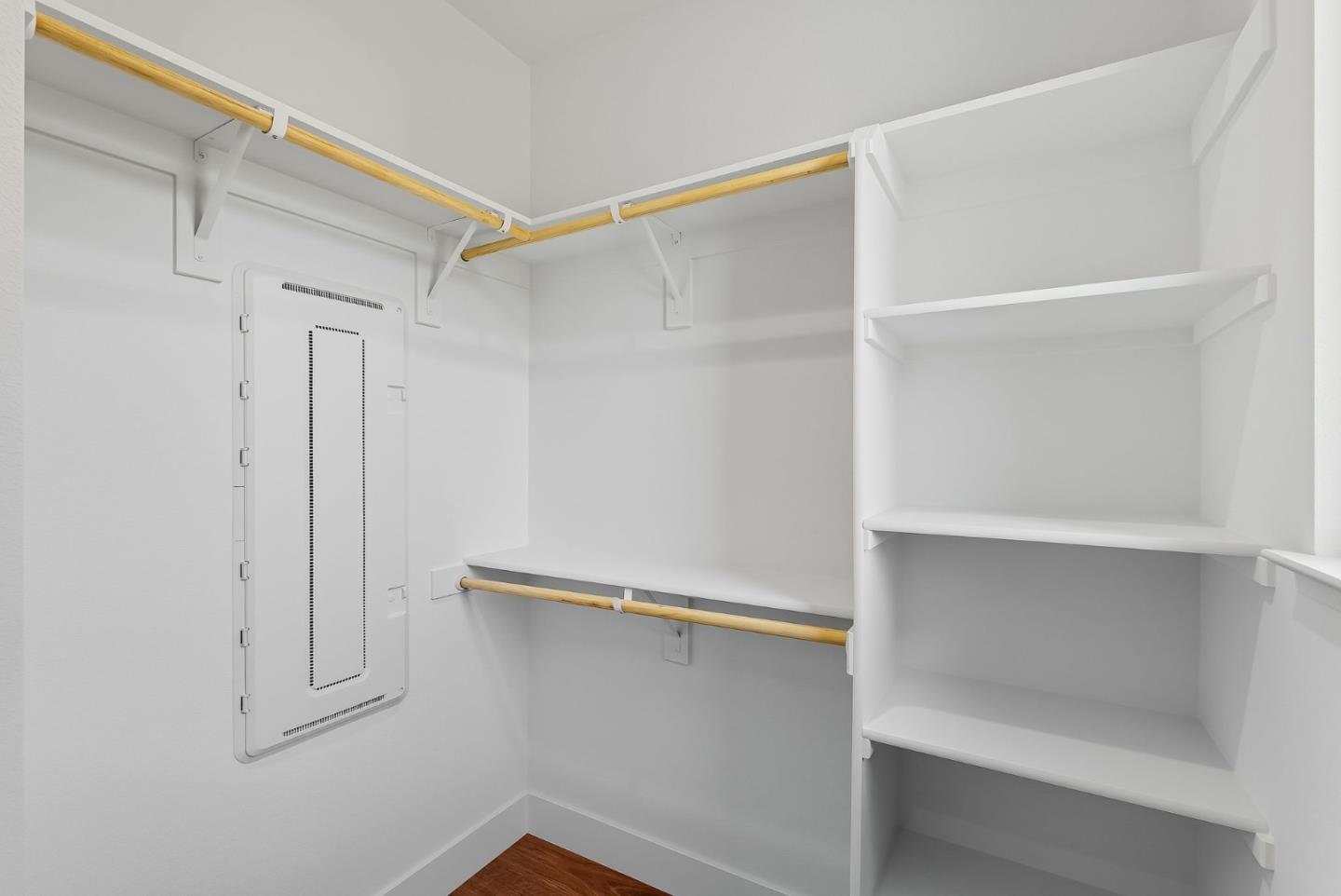 Detail Gallery Image 18 of 27 For 1387 W Middlefield Rd, Mountain View,  CA 94043 - 3 Beds | 3 Baths