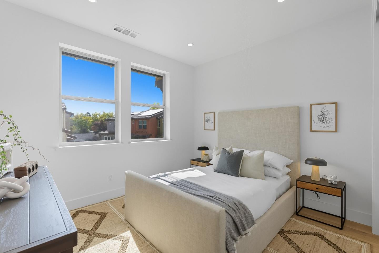 Detail Gallery Image 19 of 27 For 1387 W Middlefield Rd, Mountain View,  CA 94043 - 3 Beds | 3 Baths