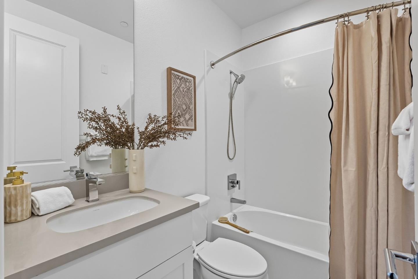 Detail Gallery Image 20 of 27 For 1387 W Middlefield Rd, Mountain View,  CA 94043 - 3 Beds | 3 Baths