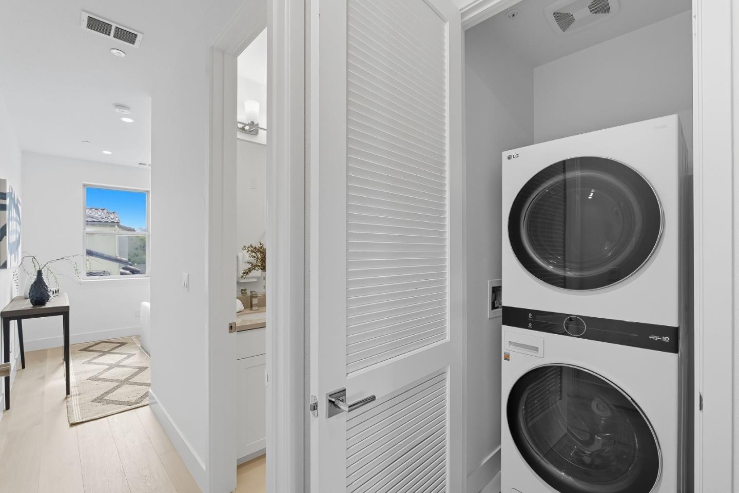 Detail Gallery Image 21 of 27 For 1387 W Middlefield Rd, Mountain View,  CA 94043 - 3 Beds | 3 Baths