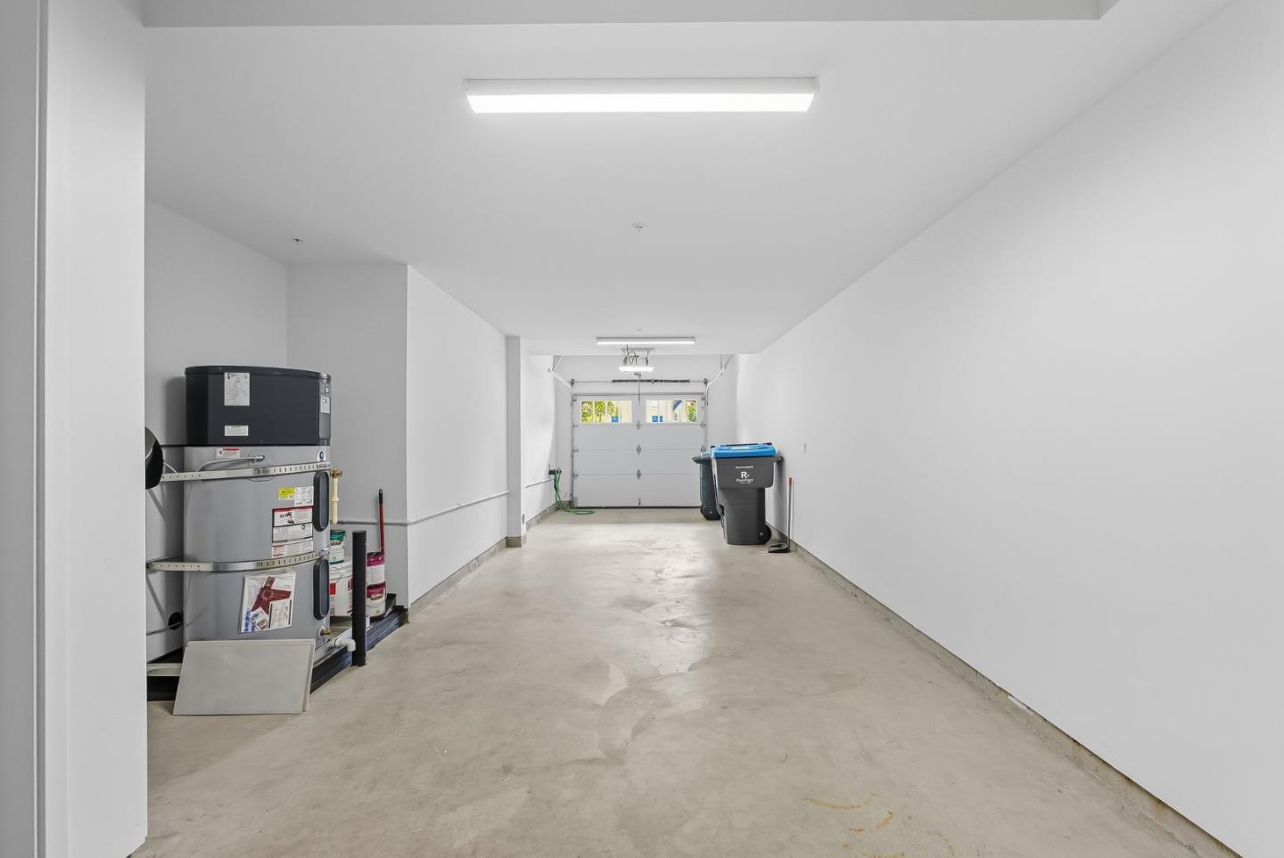 Detail Gallery Image 22 of 27 For 1387 W Middlefield Rd, Mountain View,  CA 94043 - 3 Beds | 3 Baths