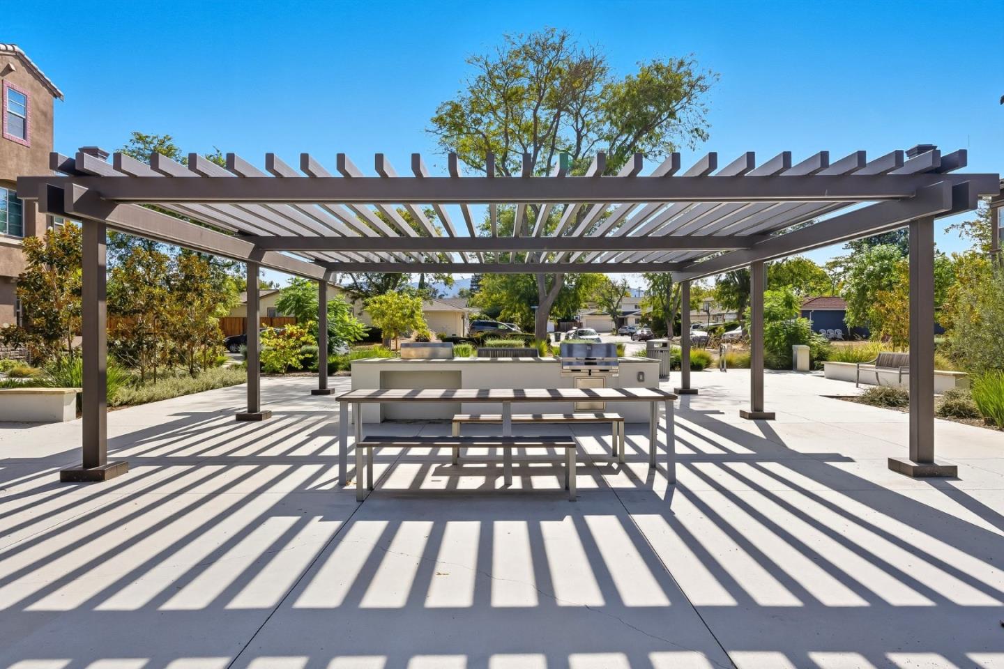 Detail Gallery Image 26 of 27 For 1387 W Middlefield Rd, Mountain View,  CA 94043 - 3 Beds | 3 Baths