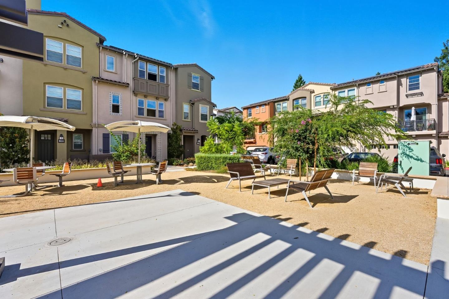 Detail Gallery Image 27 of 27 For 1387 W Middlefield Rd, Mountain View,  CA 94043 - 3 Beds | 3 Baths