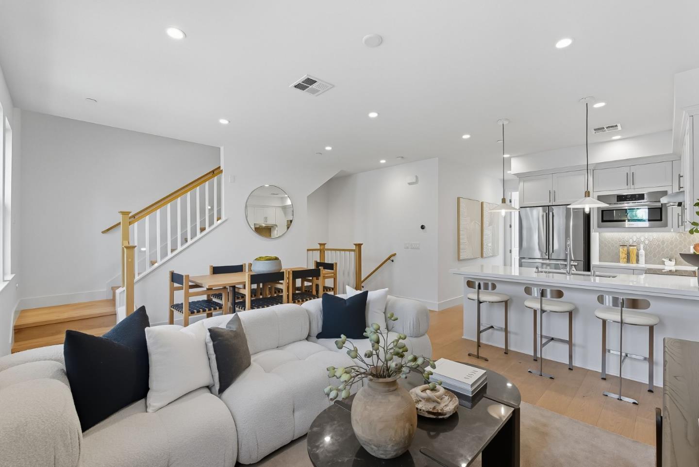 Detail Gallery Image 3 of 27 For 1387 W Middlefield Rd, Mountain View,  CA 94043 - 3 Beds | 3 Baths