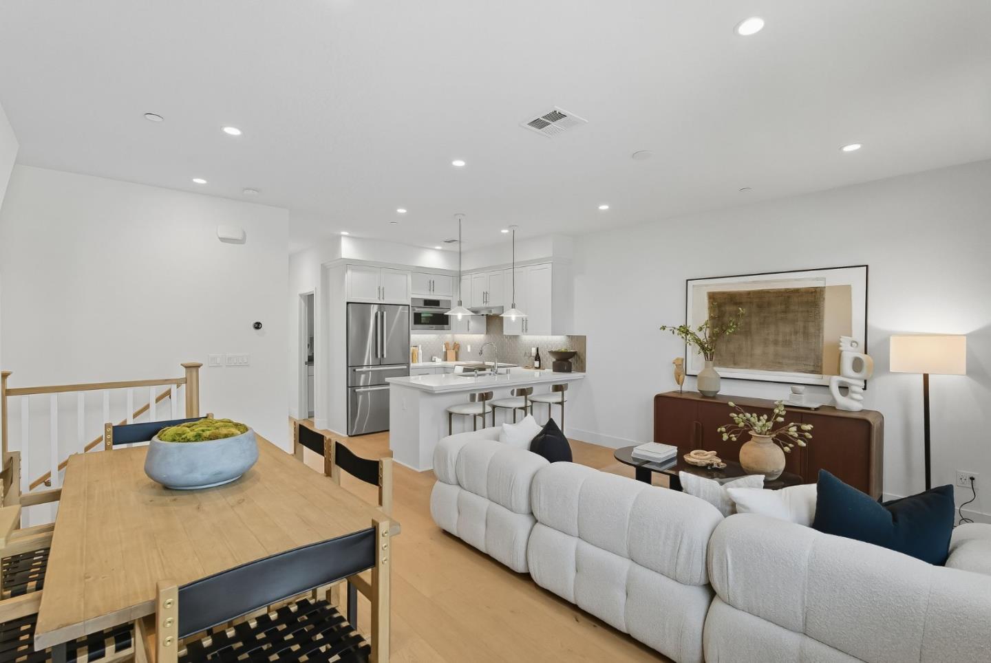 Detail Gallery Image 4 of 27 For 1387 W Middlefield Rd, Mountain View,  CA 94043 - 3 Beds | 3 Baths