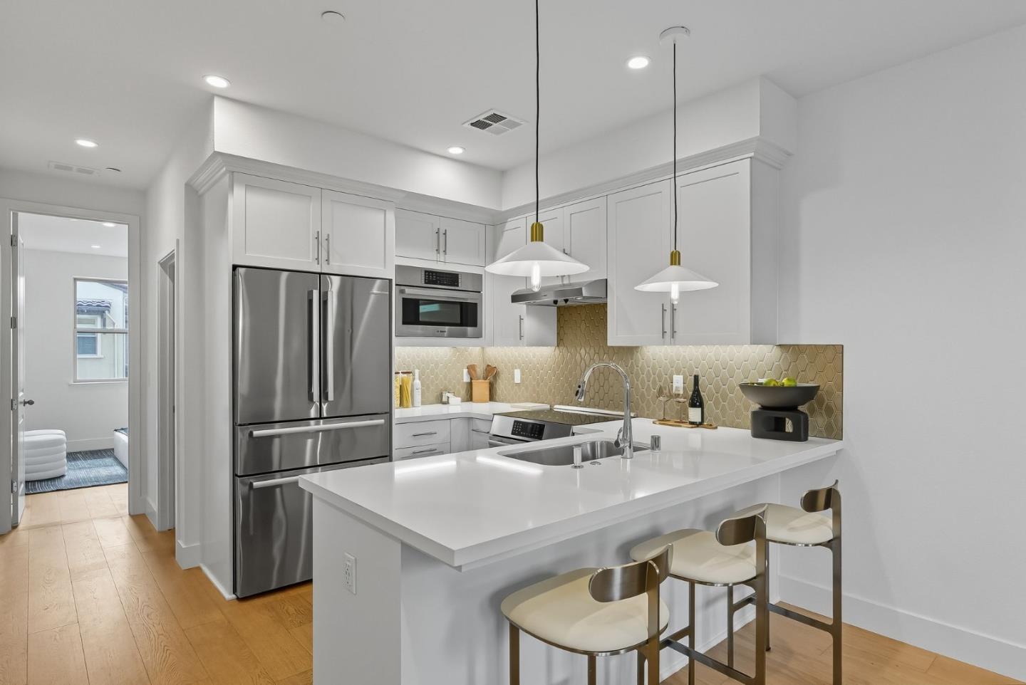 Detail Gallery Image 5 of 27 For 1387 W Middlefield Rd, Mountain View,  CA 94043 - 3 Beds | 3 Baths