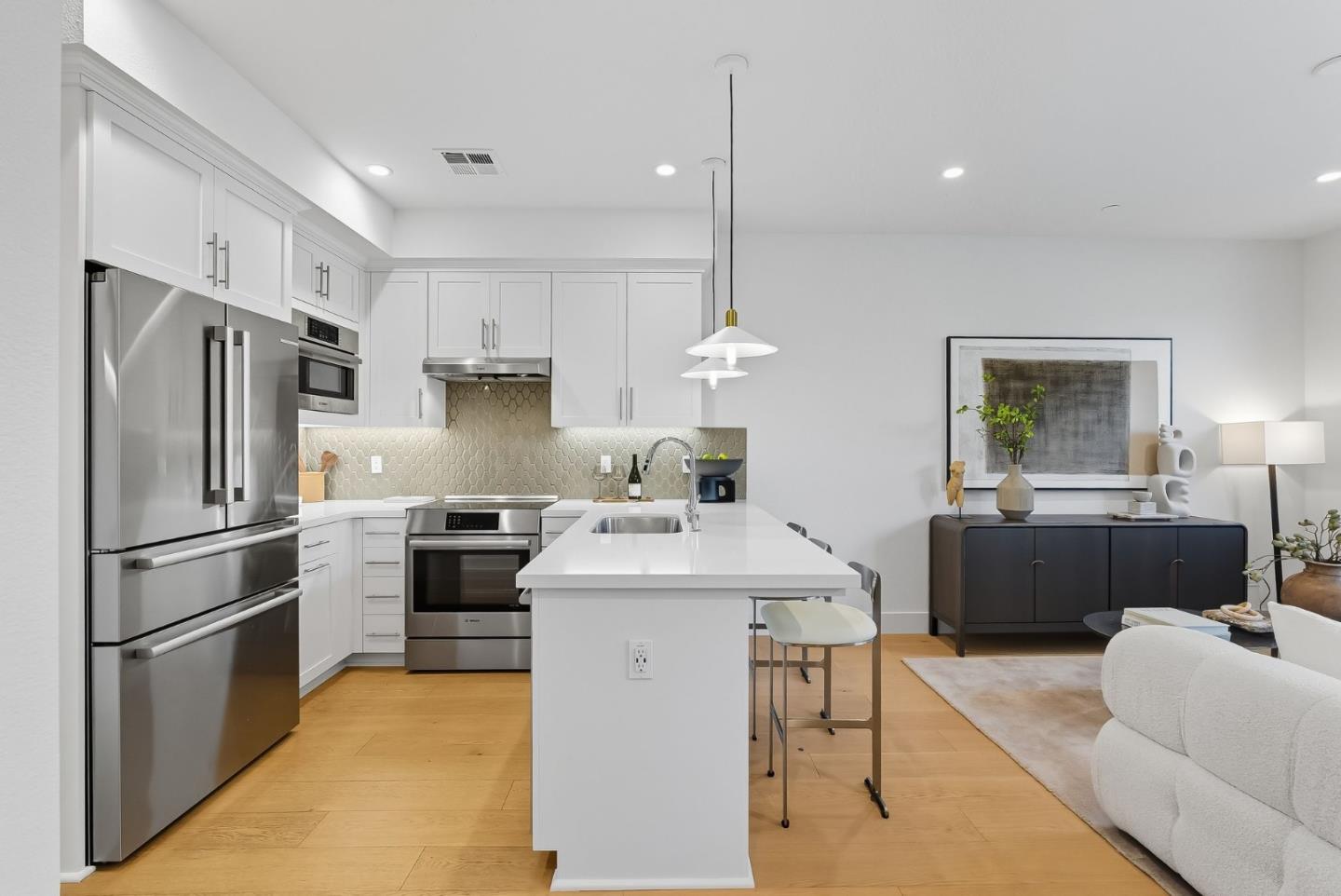 Detail Gallery Image 6 of 27 For 1387 W Middlefield Rd, Mountain View,  CA 94043 - 3 Beds | 3 Baths