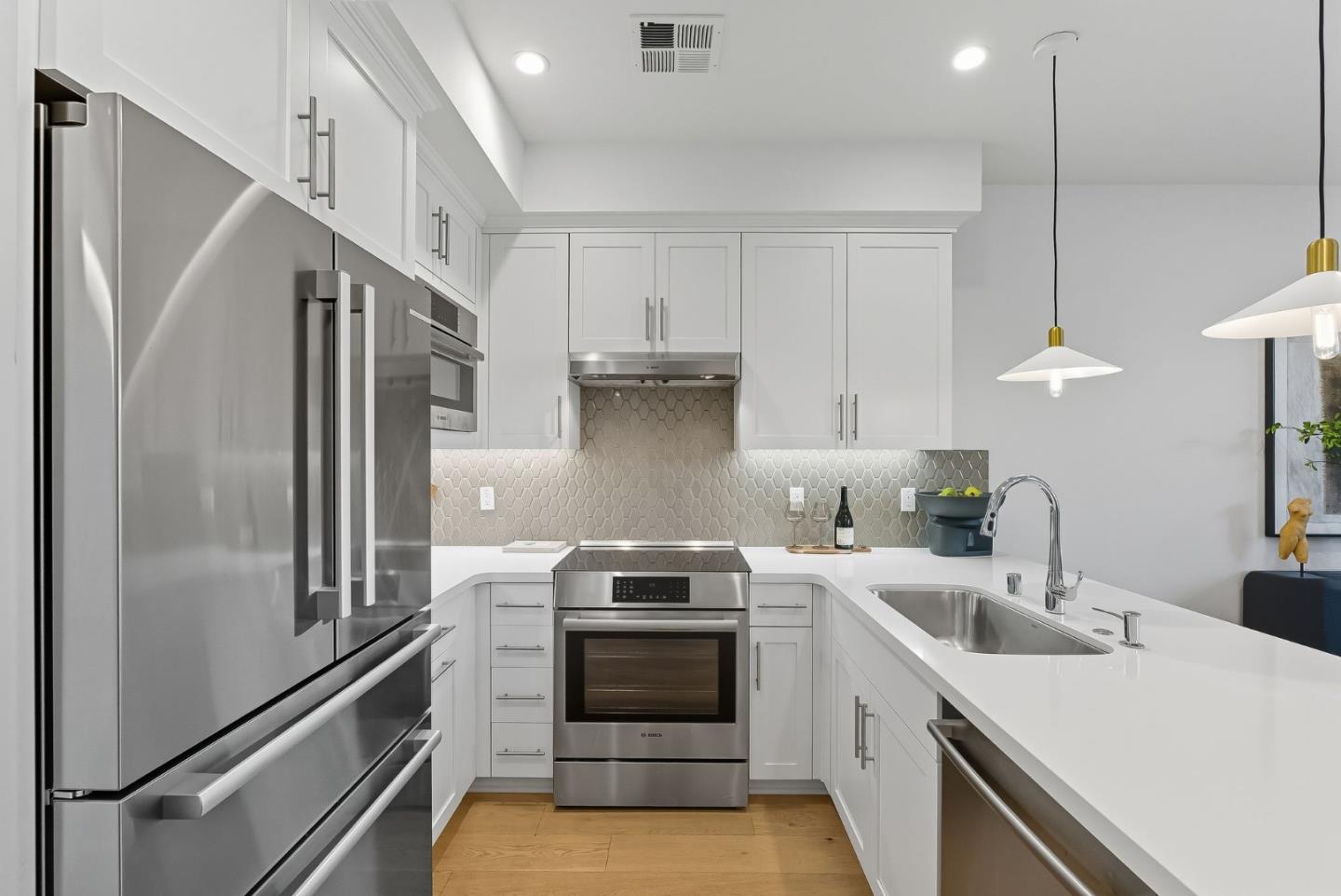 Detail Gallery Image 7 of 27 For 1387 W Middlefield Rd, Mountain View,  CA 94043 - 3 Beds | 3 Baths