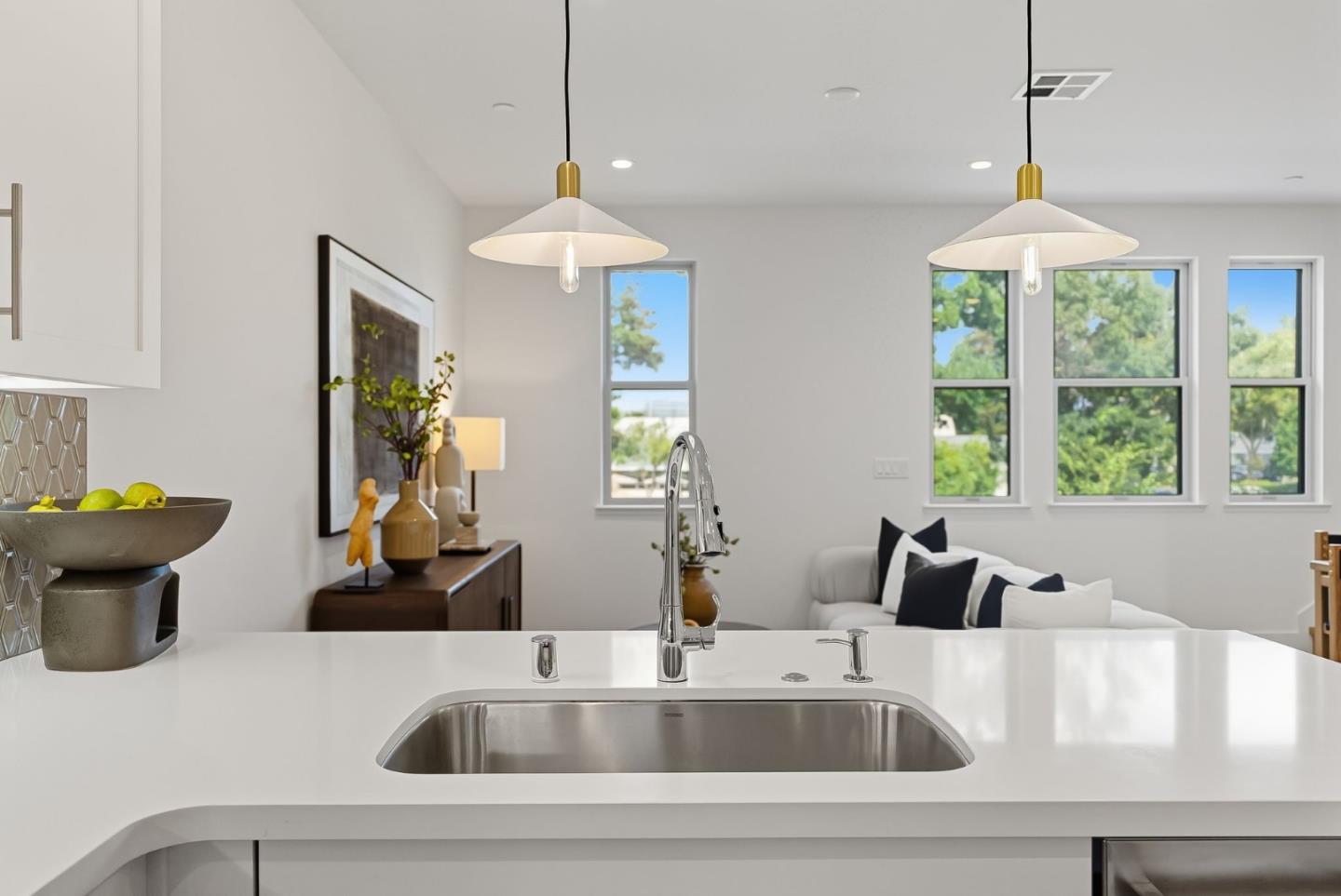 Detail Gallery Image 8 of 27 For 1387 W Middlefield Rd, Mountain View,  CA 94043 - 3 Beds | 3 Baths