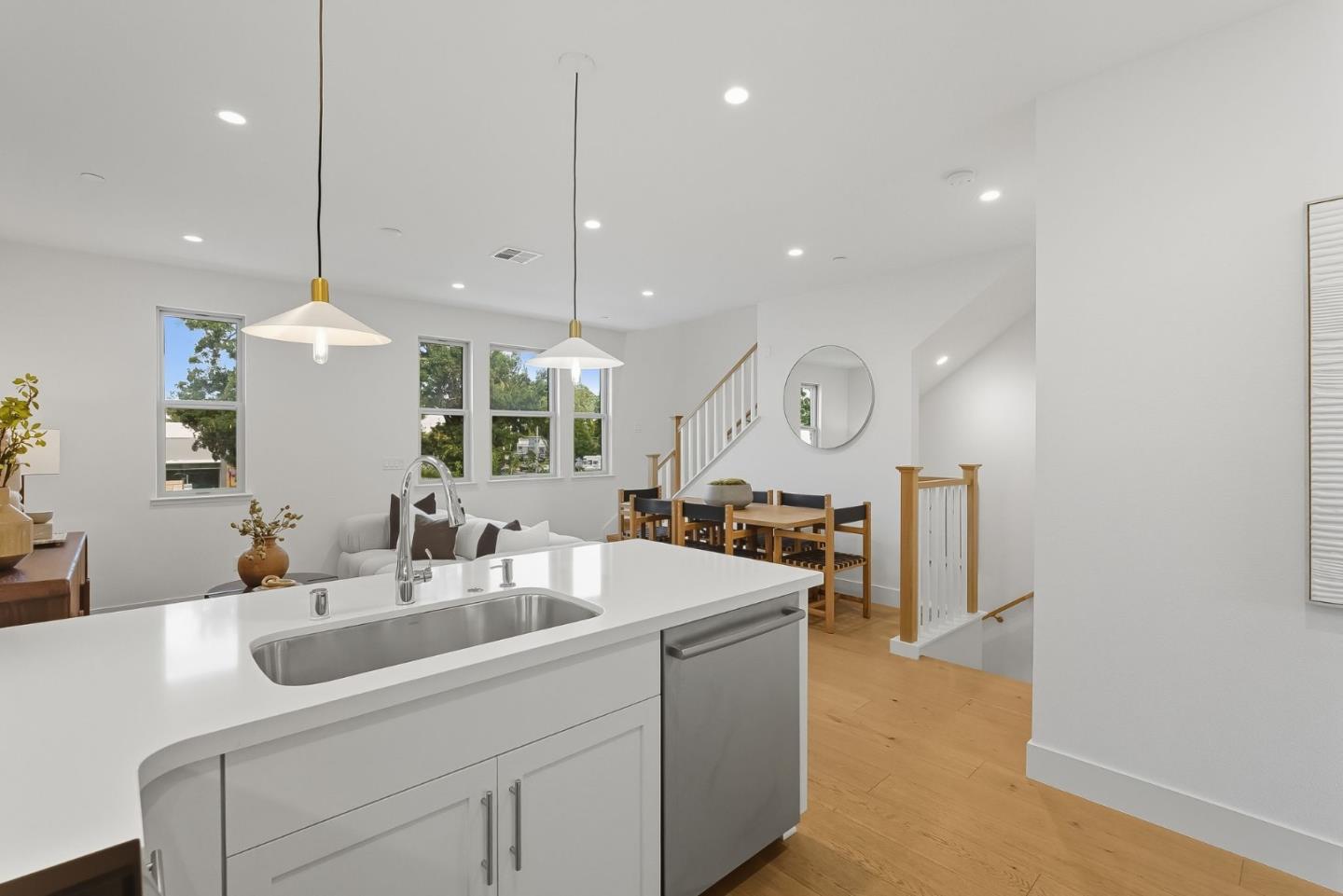 Detail Gallery Image 9 of 27 For 1387 W Middlefield Rd, Mountain View,  CA 94043 - 3 Beds | 3 Baths