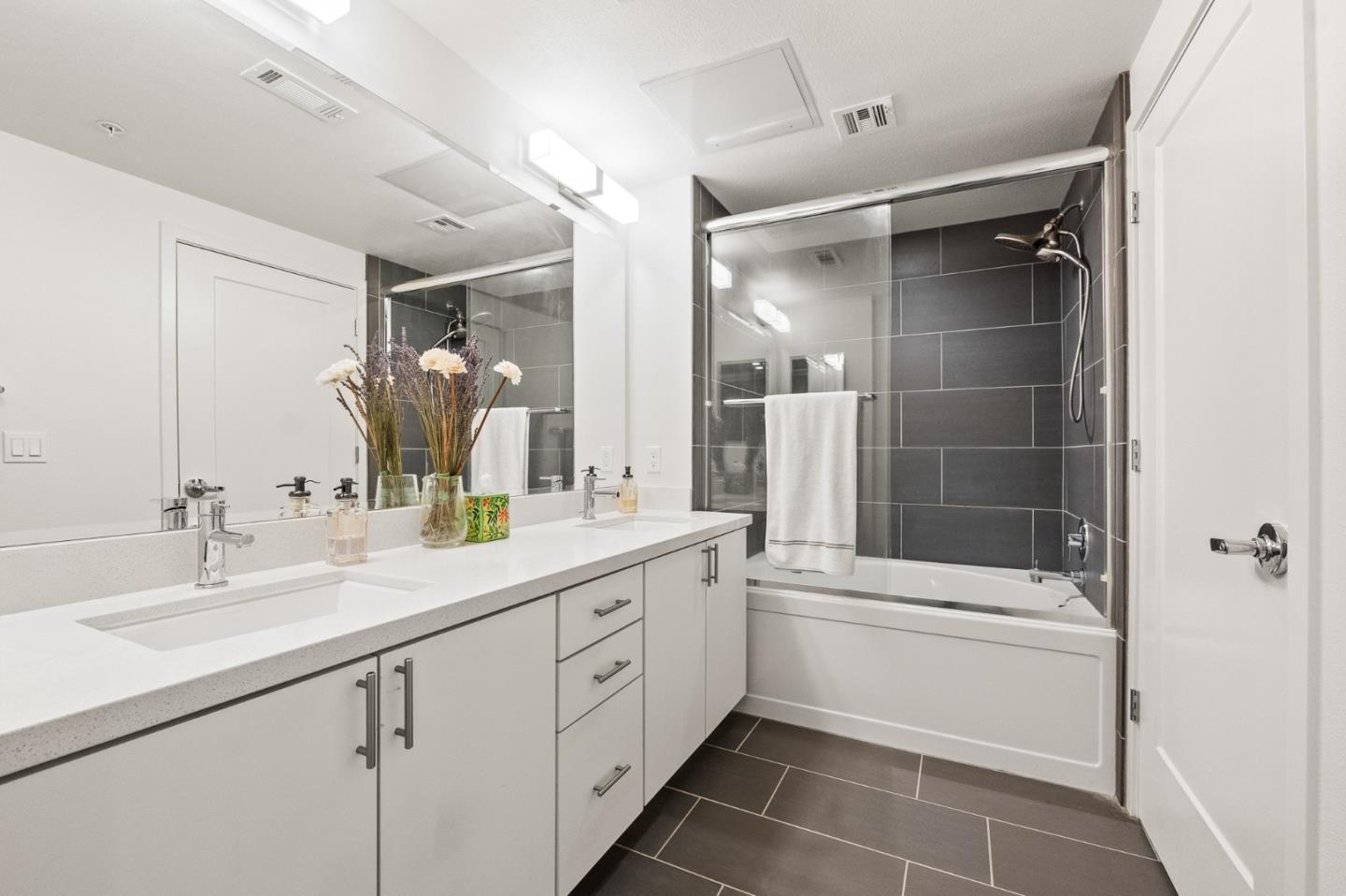 Detail Gallery Image 16 of 27 For 1000 Dewing Ave #204,  Lafayette,  CA 94549 - 1 Beds | 1/1 Baths