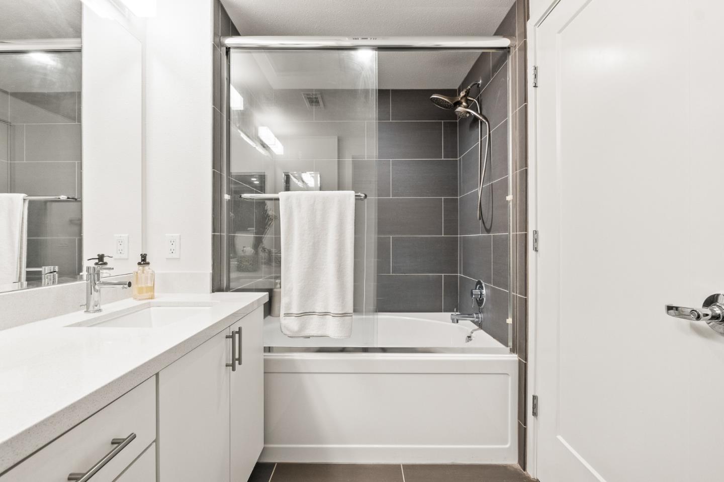 Detail Gallery Image 17 of 27 For 1000 Dewing Ave #204,  Lafayette,  CA 94549 - 1 Beds | 1/1 Baths