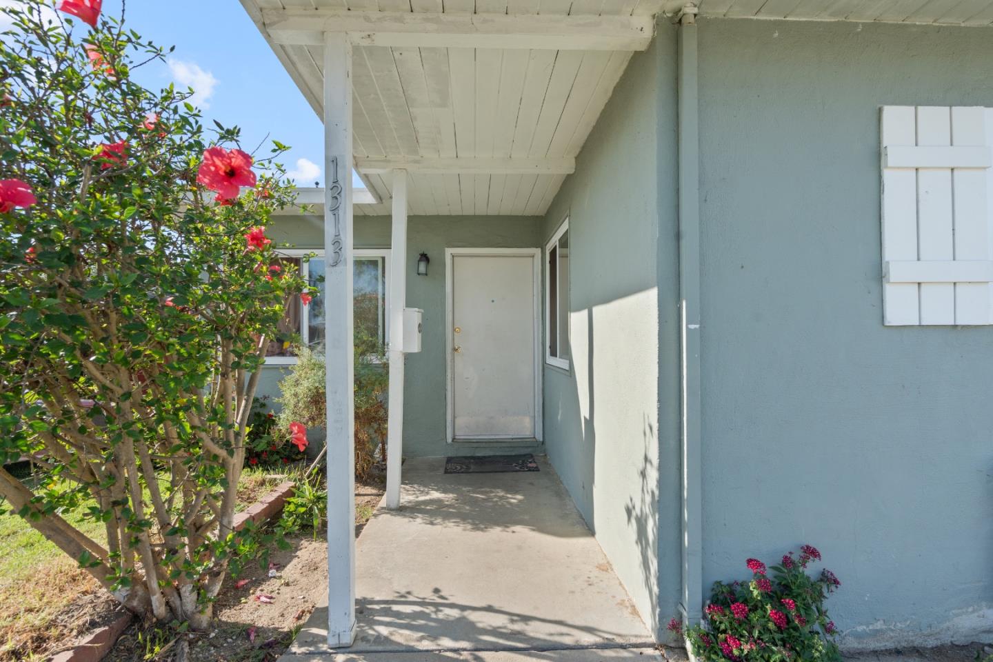 Detail Gallery Image 4 of 25 For 1313 Ramona Ave, Salinas,  CA 93906 - 4 Beds | 2 Baths