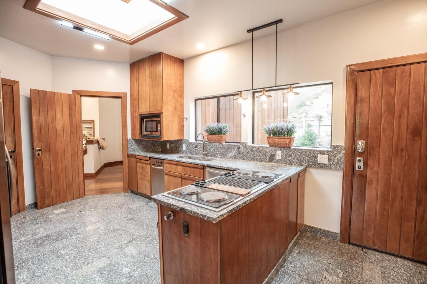 Detail Gallery Image 12 of 82 For 16012 Flintlock Rd, Cupertino,  CA 95014 - 8 Beds | 7/1 Baths