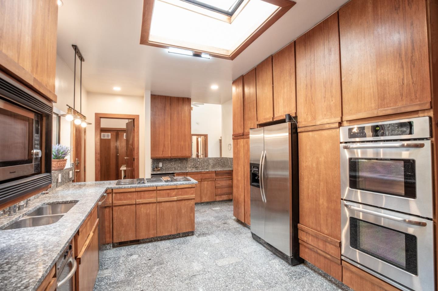 Detail Gallery Image 13 of 82 For 16012 Flintlock Rd, Cupertino,  CA 95014 - 8 Beds | 7/1 Baths