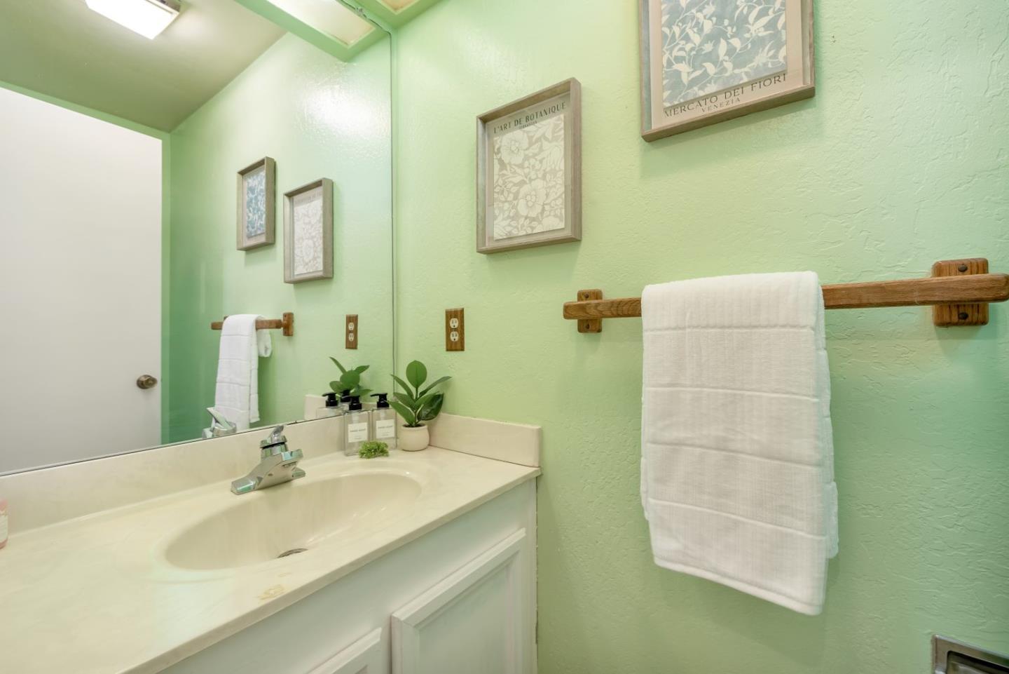 Detail Gallery Image 19 of 29 For 2369 Ticonderoga Dr, San Mateo,  CA 94402 - 2 Beds | 2/1 Baths