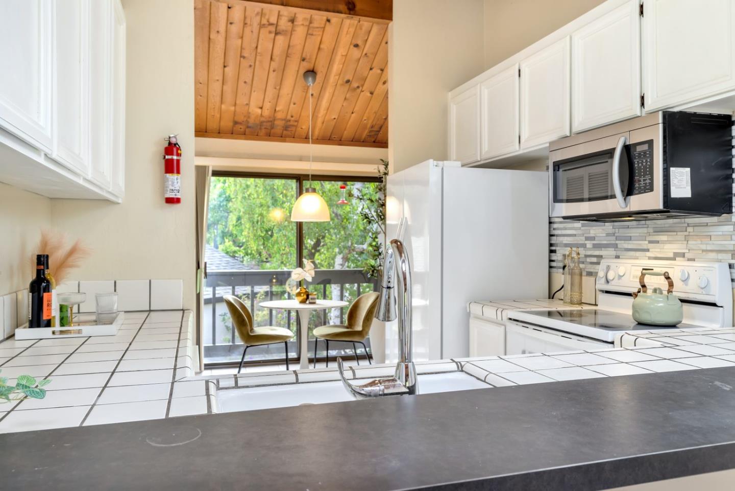 Detail Gallery Image 6 of 29 For 2369 Ticonderoga Dr, San Mateo,  CA 94402 - 2 Beds | 2/1 Baths