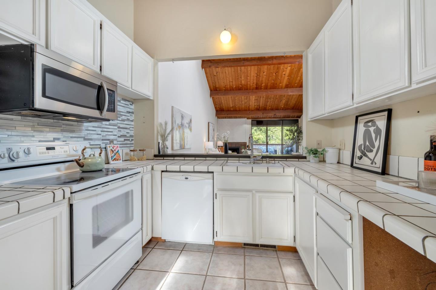 Detail Gallery Image 7 of 29 For 2369 Ticonderoga Dr, San Mateo,  CA 94402 - 2 Beds | 2/1 Baths