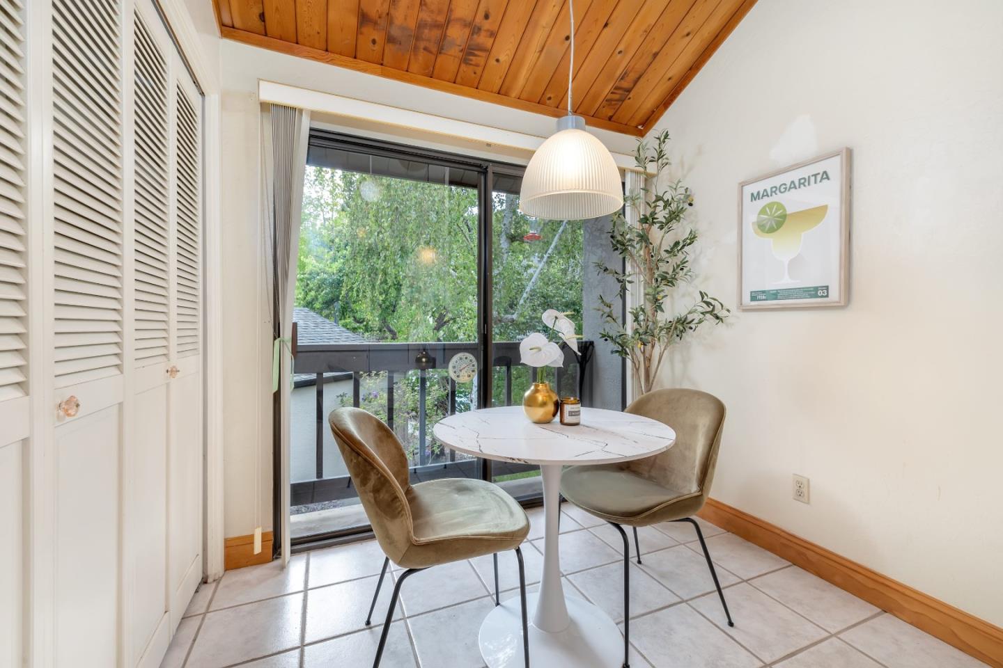 Detail Gallery Image 8 of 29 For 2369 Ticonderoga Dr, San Mateo,  CA 94402 - 2 Beds | 2/1 Baths