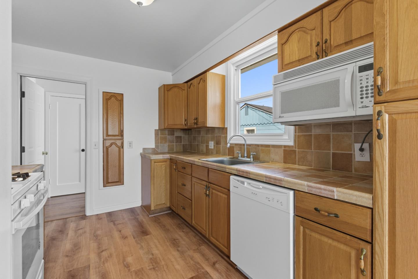 Detail Gallery Image 10 of 18 For 38 Clifford Ave, Watsonville,  CA 95076 - 3 Beds | 1/1 Baths