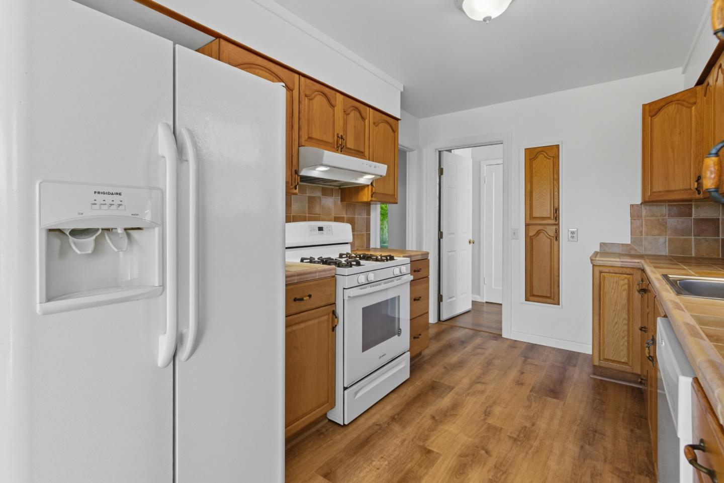 Detail Gallery Image 9 of 18 For 38 Clifford Ave, Watsonville,  CA 95076 - 3 Beds | 1/1 Baths