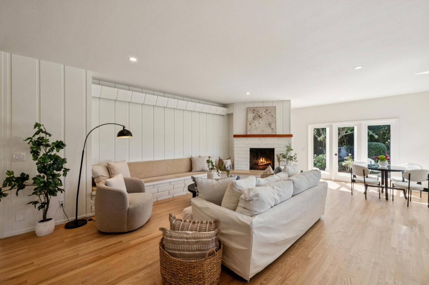 Detail Gallery Image 10 of 66 For 5700 Carmel Valley Rd, Carmel,  CA 93923 - 4 Beds | 3/1 Baths