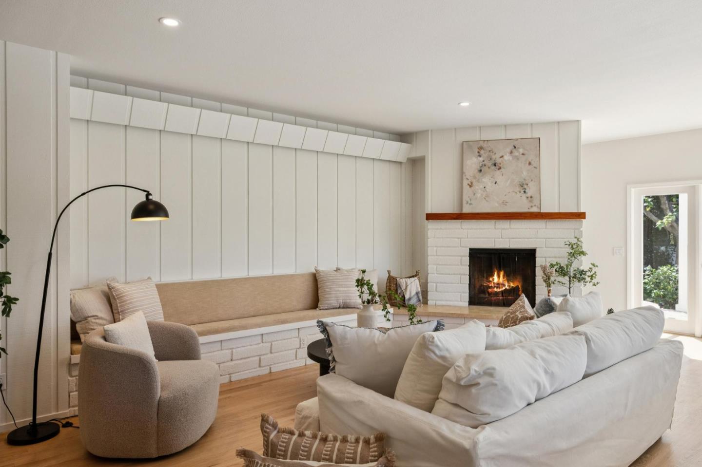 Detail Gallery Image 11 of 66 For 5700 Carmel Valley Rd, Carmel,  CA 93923 - 4 Beds | 3/1 Baths