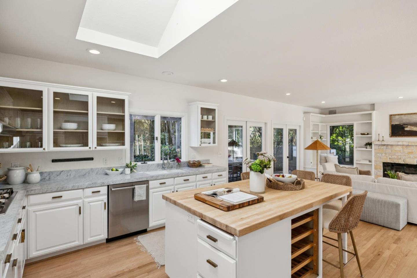 Detail Gallery Image 13 of 66 For 5700 Carmel Valley Rd, Carmel,  CA 93923 - 4 Beds | 3/1 Baths