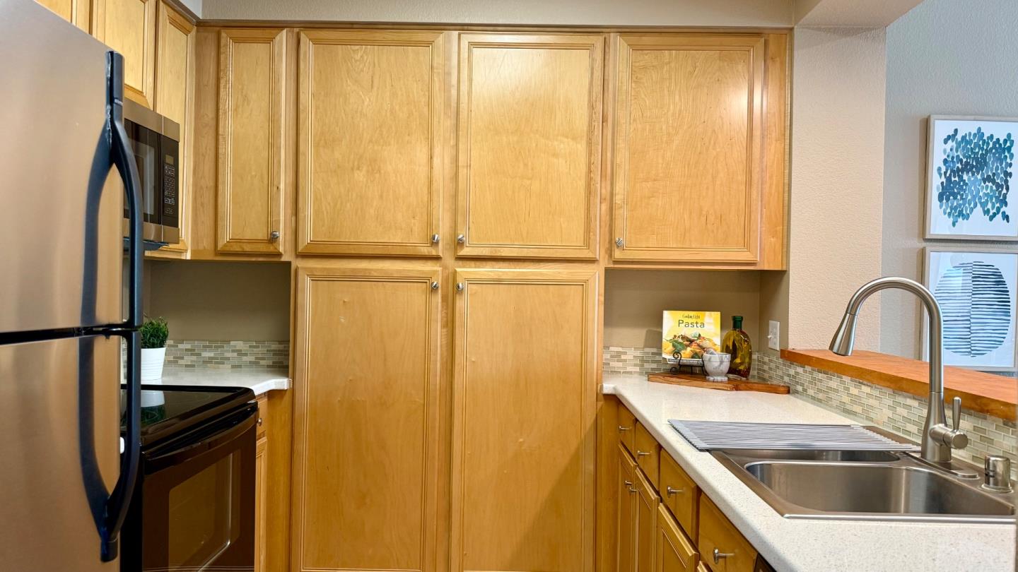 Detail Gallery Image 3 of 19 For 415 N 2nd St #244,  San Jose,  CA 95112 - 1 Beds | 1 Baths