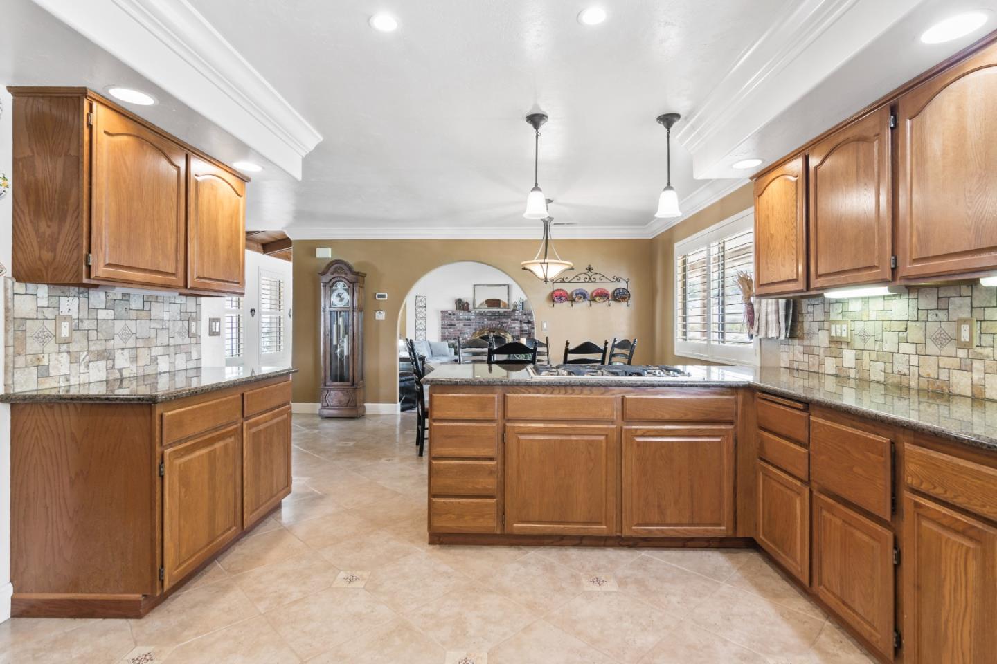 Detail Gallery Image 17 of 34 For 44734 Sun Valley Dr, King City,  CA 93930 - 5 Beds | 2 Baths