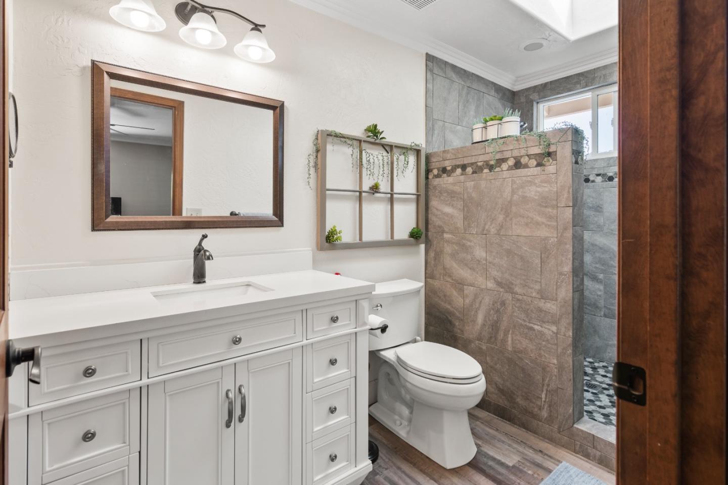 Detail Gallery Image 23 of 34 For 44734 Sun Valley Dr, King City,  CA 93930 - 5 Beds | 2 Baths