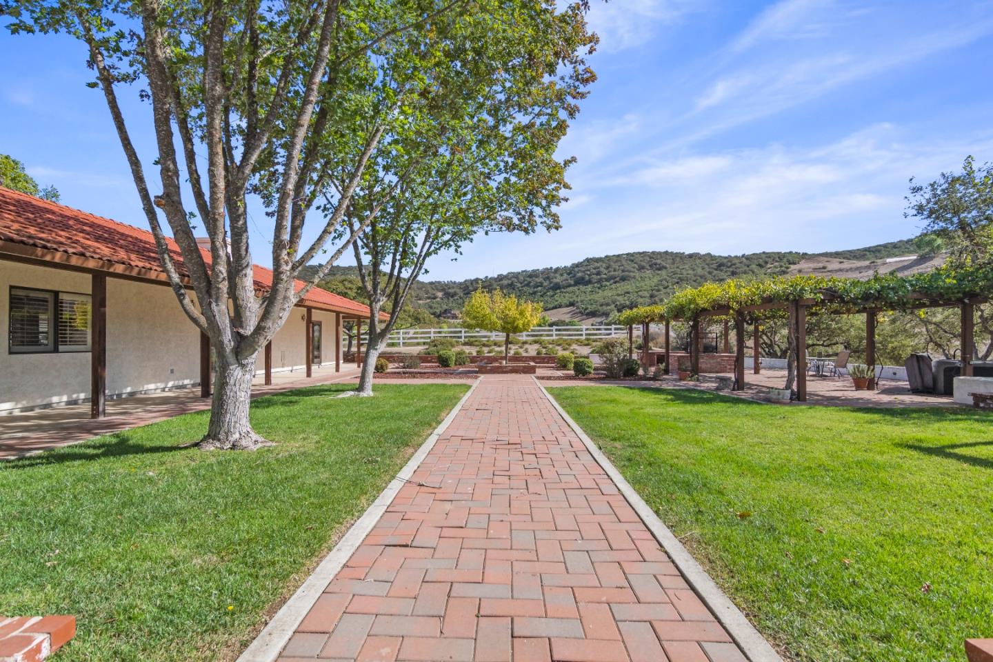 Detail Gallery Image 4 of 34 For 44734 Sun Valley Dr, King City,  CA 93930 - 5 Beds | 2 Baths