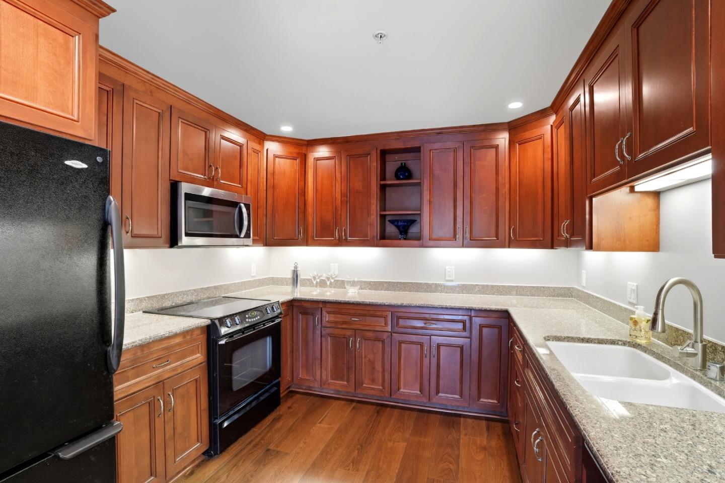 Detail Gallery Image 9 of 30 For 10 Crystal Springs Rd #1405,  San Mateo,  CA 94402 - 2 Beds | 2 Baths