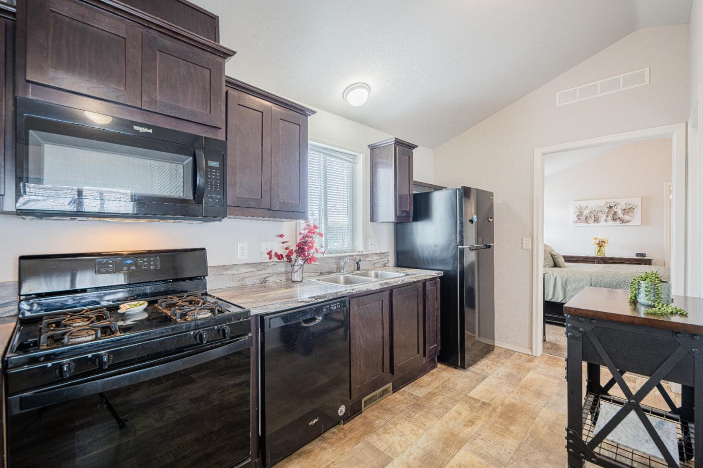 Detail Gallery Image 13 of 28 For 55 San Juan Grade Rd #96,  Salinas,  CA 93906 - 2 Beds | 2 Baths