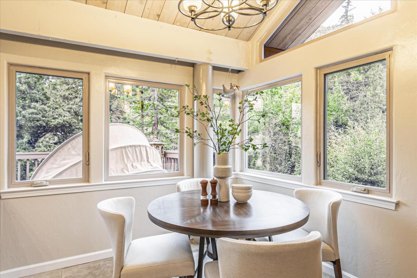 Detail Gallery Image 14 of 42 For 19233 Mountain Way, Los Gatos,  CA 95030 - 4 Beds | 2/1 Baths