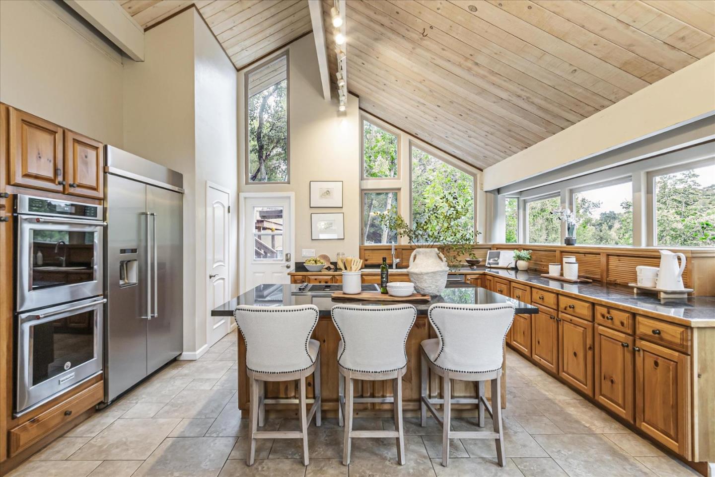 Detail Gallery Image 9 of 42 For 19233 Mountain Way, Los Gatos,  CA 95030 - 4 Beds | 2/1 Baths