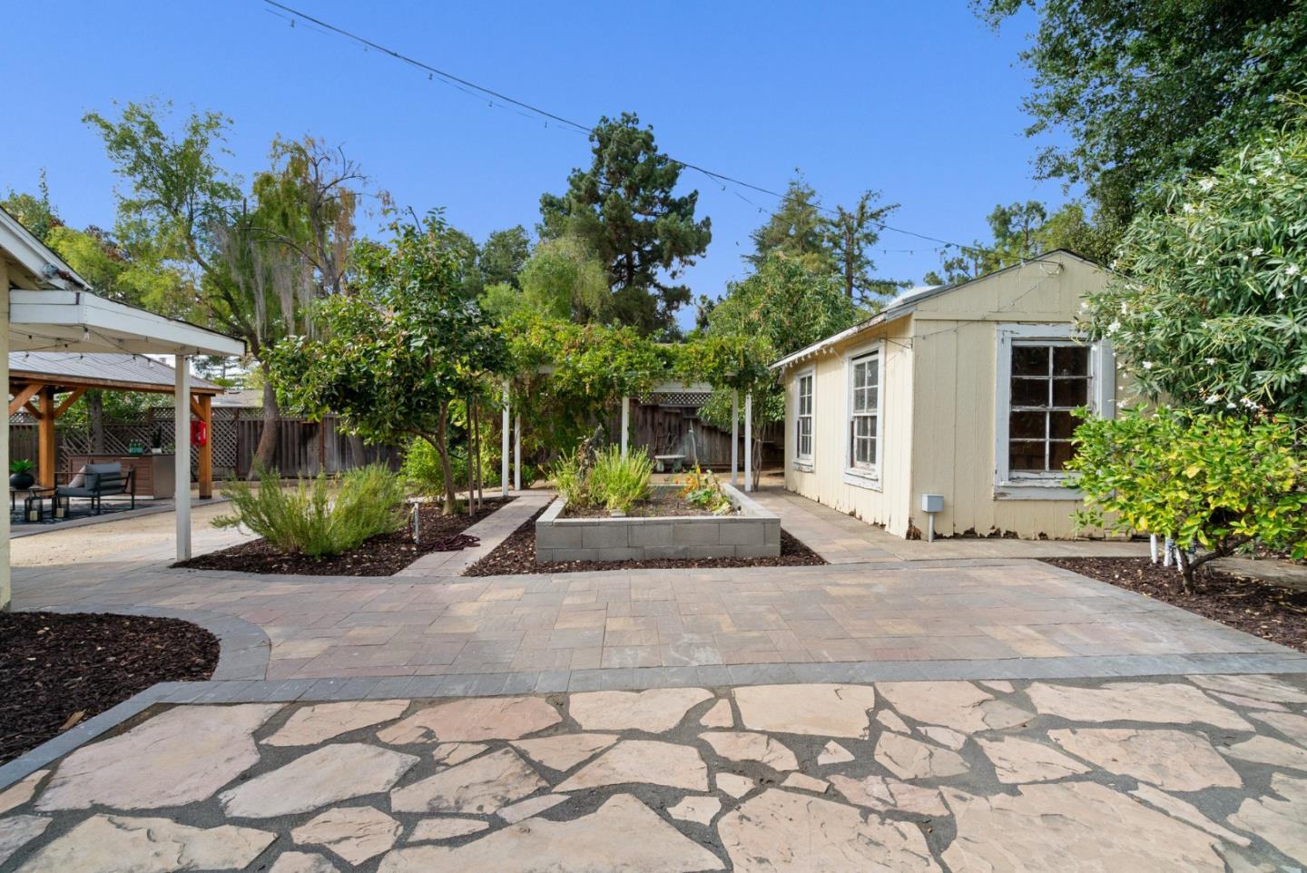 Detail Gallery Image 4 of 59 For 186 Mountain View Ave, San Jose,  CA 95127 - 2 Beds | 2 Baths