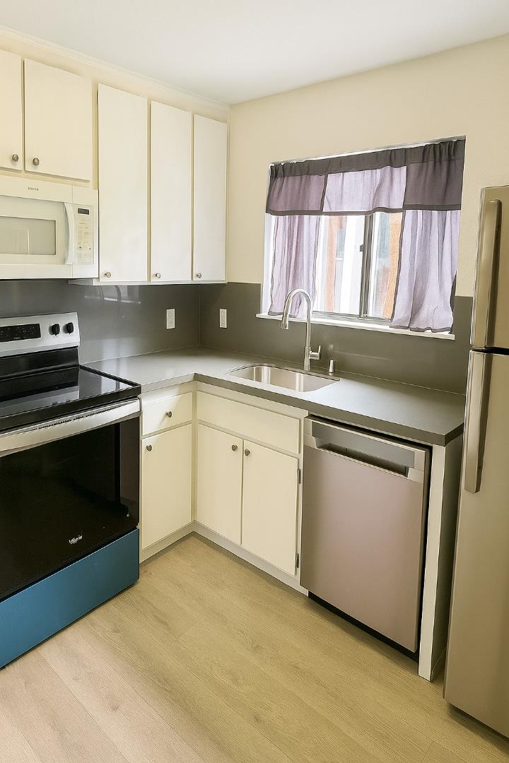 Detail Gallery Image 5 of 22 For 18003 Incline Pl, Hayward,  CA 94541 - 2 Beds | 2/1 Baths