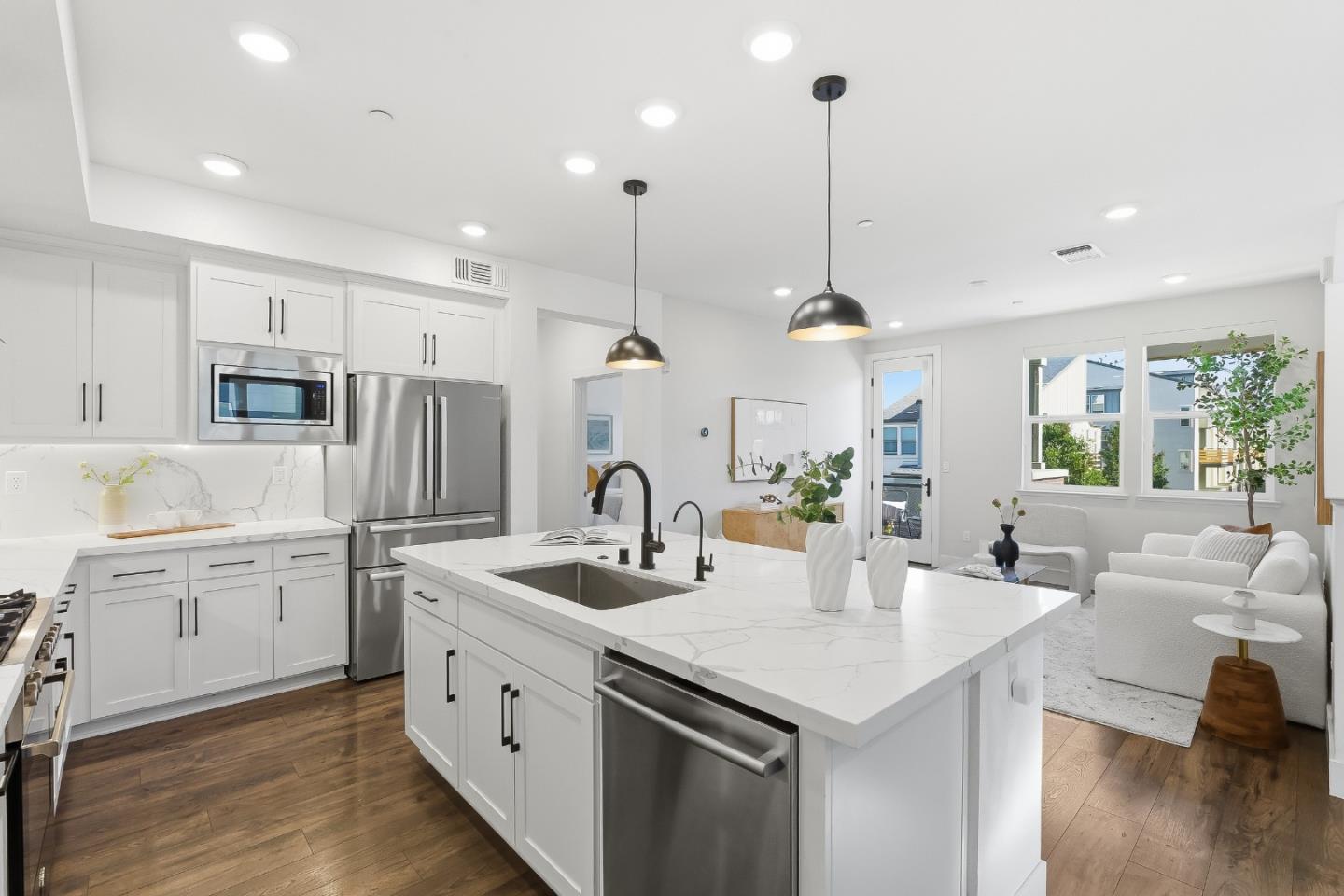 Detail Gallery Image 3 of 35 For 652 Obsidian Dr, San Jose,  CA 95133 - 4 Beds | 3 Baths