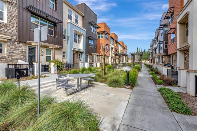 Detail Gallery Image 30 of 35 For 652 Obsidian Dr, San Jose,  CA 95133 - 4 Beds | 3 Baths