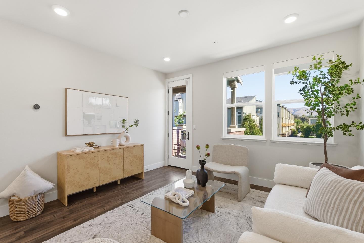 Detail Gallery Image 8 of 35 For 652 Obsidian Dr, San Jose,  CA 95133 - 4 Beds | 3 Baths