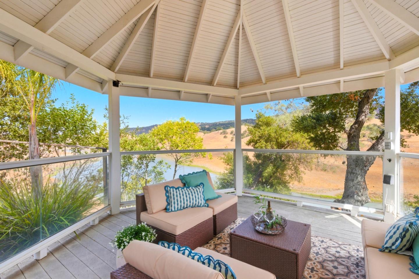 Detail Gallery Image 9 of 71 For 2983 Holiday Ct, Morgan Hill,  CA 95037 - 4 Beds | 3/1 Baths