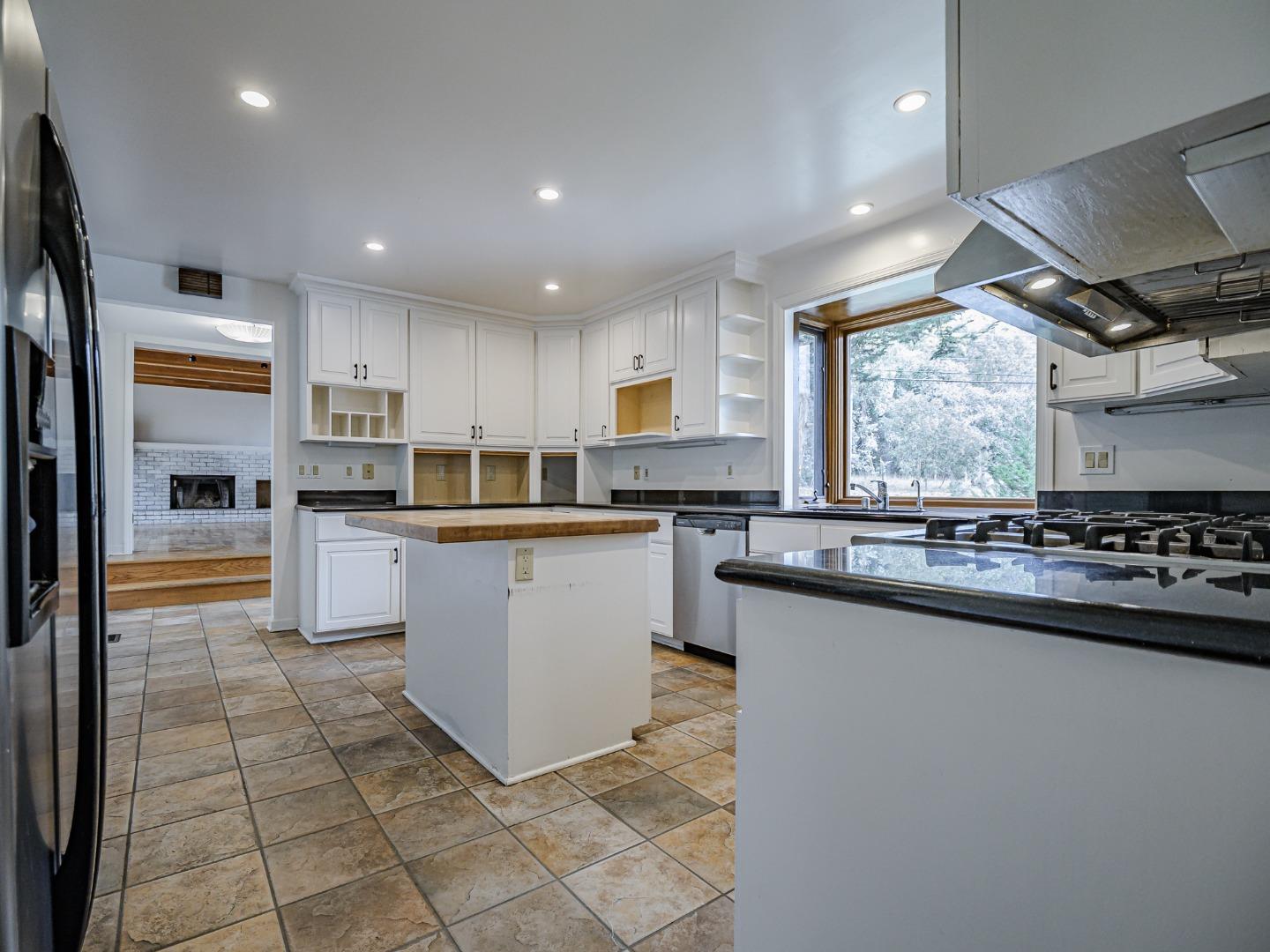 Detail Gallery Image 4 of 62 For 1459 High St, Santa Cruz,  CA 95060 - 5 Beds | 4 Baths