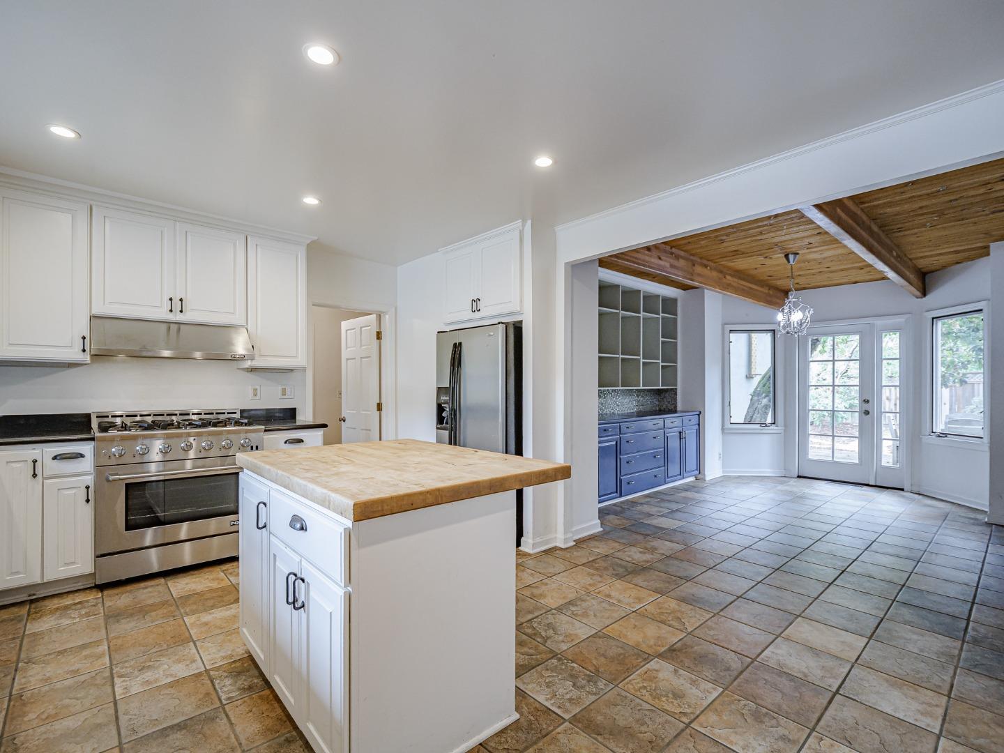 Detail Gallery Image 8 of 62 For 1459 High St, Santa Cruz,  CA 95060 - 5 Beds | 4 Baths